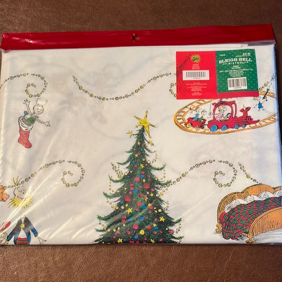 Grinch Vinyl Tablecloth - Picture 1 of 7